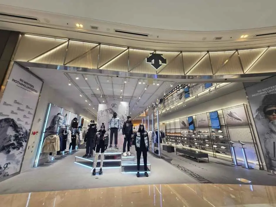 Descente – Starfield Hanam Branch [Tax Refund Shop](데상트 스타필드 하남점)