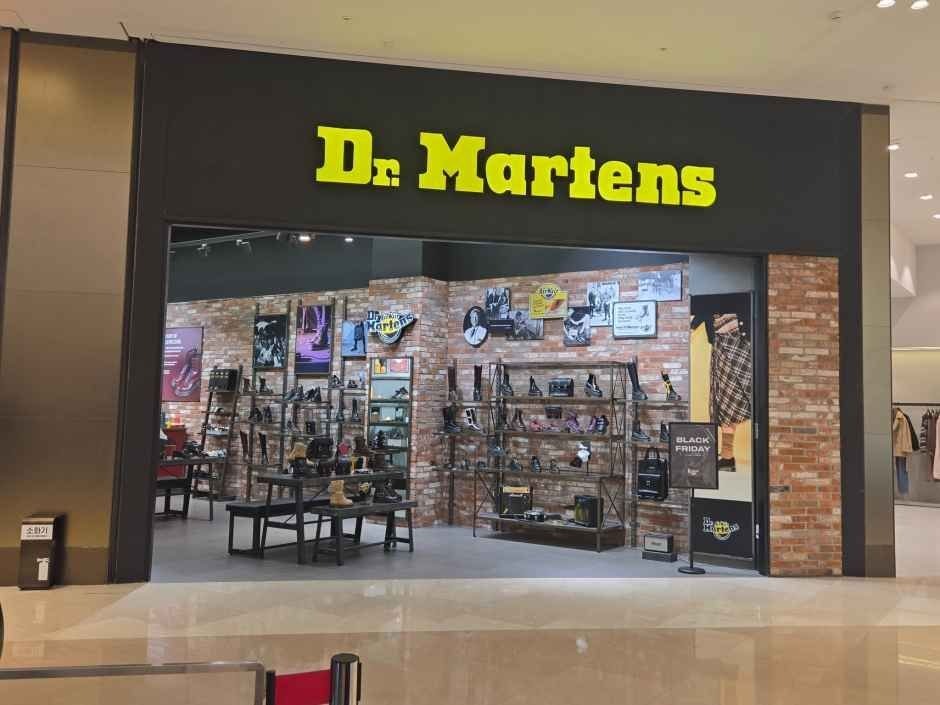 Dr. Martens – Starfield Hanam Branch [Tax Refund Shop](닥터마틴 스타필드 하남점)