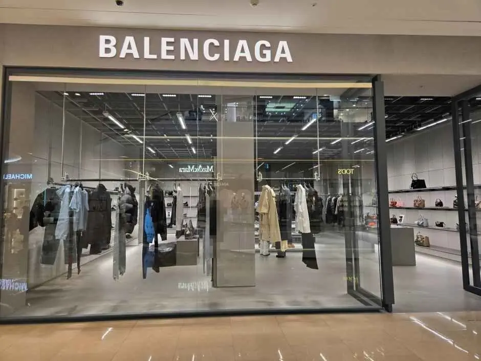 Balenciaga – Starfield Hanam Branch [Tax Refund Shop](발렌시아가 스타필드 하남점)