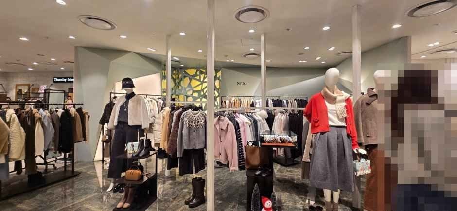 SJSJ – Lotte Department Store Changwon Branch [Tax Refund Shop](SJSJ 롯데백화점 창원점)