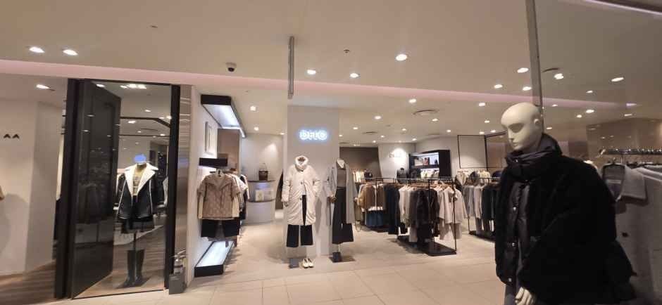 Deco – Lotte Department Young Plaza Changwon Branch [Tax Refund Shop](데코 롯데백화점영플라자 창원점)