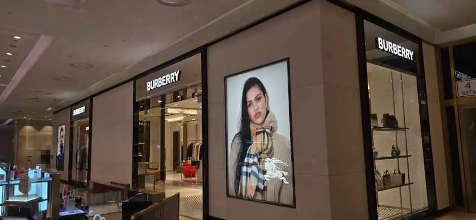 Burberry – Lotte Department Young Plaza Changwon Branch [Tax Refund Shop](버버리 롯데백화점영플라자 창원점)