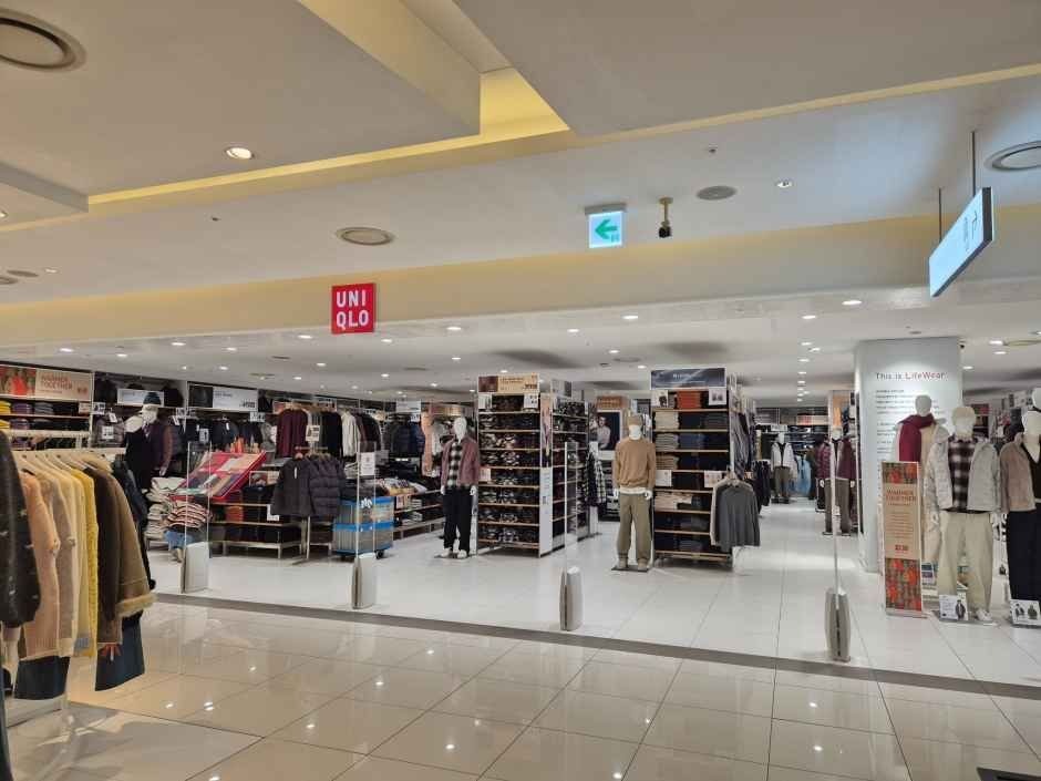 Uniqlo – Hyundai Department Store Chungcheong Branch [Tax Refund Shop](유니클로 현대백화점 충청점)