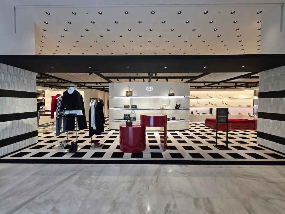 Valentino – Hyundai Department Store Pangyo Branch [Tax Refund Shop](발렌티노 현대백화점 판교점)