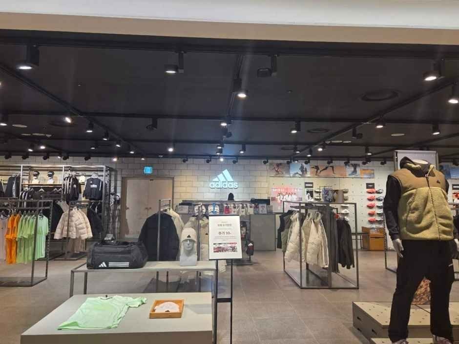 Adidas – Lotte Department Store Daejeon Branch [Tax Refund Shop](아디다스 롯데백화점대전점)