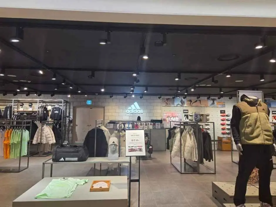 Adidas – Lotte Department Store Daejeon Branch [Tax Refund Shop](아디다스 롯데백화점대전점)