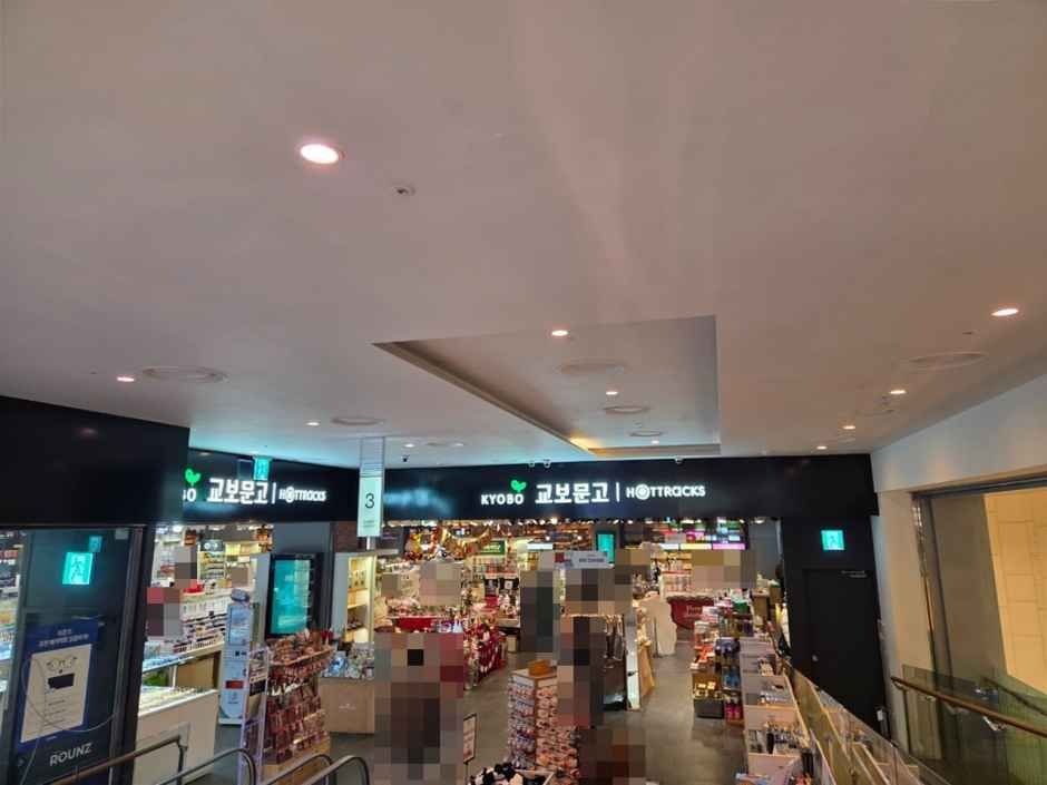 Hottracks – Cheonan Branch [Tax Refund Shop](핫트랙스 천안점)