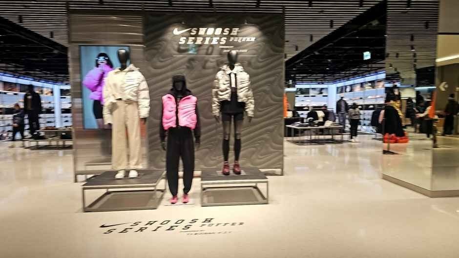 Nike – Lotte Department Store Pyeongchon Branch [Tax Refund Shop](나이키 롯데백화점 평촌점)