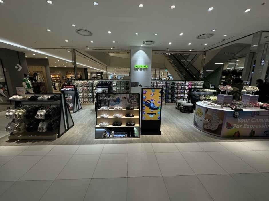 Crocs – Lotte Department Store Pyeongchon Branch [Tax Refund Shop](크록스 롯데백화점 평촌점)
