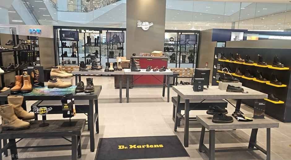Dr. Martens – Lotte Department Store Pyeongchon Branch [Tax Refund Shop](닥터마틴 롯데백화점 평촌점)