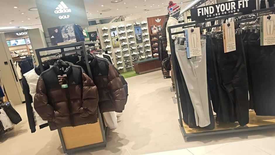 adidas Performance LOTTE Department Store Pyeongchon Branch [Tax Refund Shop](아디다스 퍼포먼스 롯데백화점 평촌점)