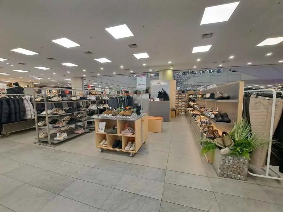 Merrell – Lotte Outlets Goyang Terminal Branch [Tax Refund Shop](머렐 롯데아울렛 고양터미널점)
