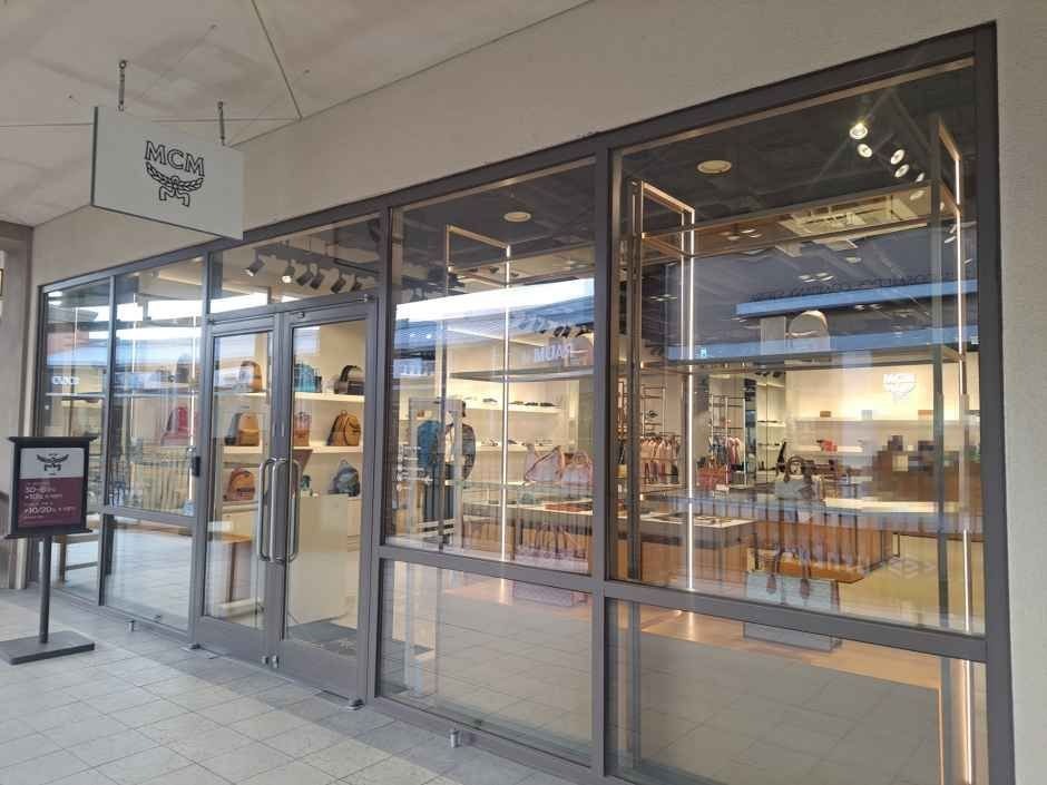 MCM – Shinsegae Simon Premium Outlets Paju Branch [Tax Refund Shop] (MCM 신세계사이먼프리미엄아울렛 파주점)