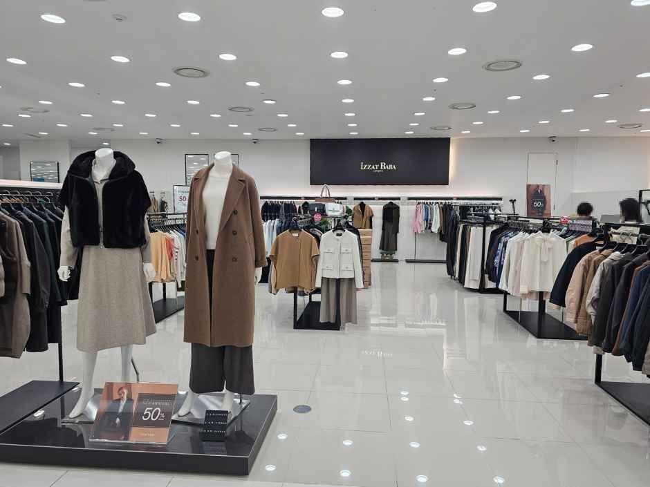 Izzat Baba – MODA Outlet Incheon Branch [Tax Refund Shop]  (아이잗바바 모다아울렛 인천점)(아이잗바바 모다아울렛 인천점)