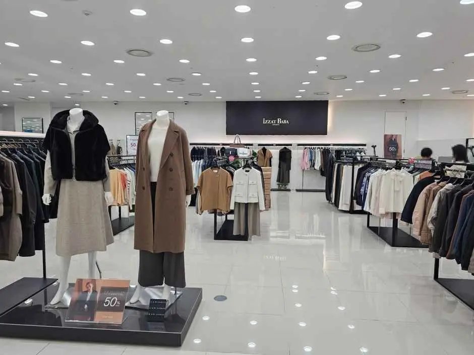 Izzat Baba – MODA Outlet Incheon Branch [Tax Refund Shop]  (아이잗바바 모다아울렛 인천점)(아이잗바바 모다아울렛 인천점)