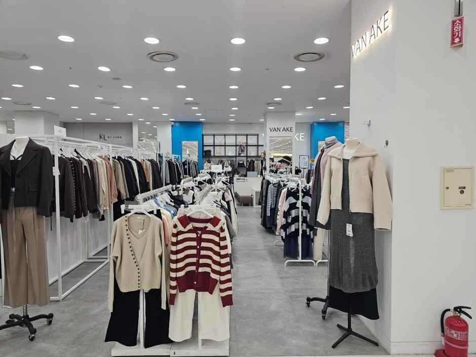 Van Ake – MODA Outlet Incheon Branch [Tax Refund Shop]  (반에이크 모다아울렛 인천점)(반에이크 모다아울렛 인천점)