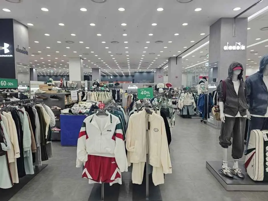 Diadora – MODA Outlet Incheon Branch [Tax Refund Shop](디아도라 모다아울렛 인천점)
