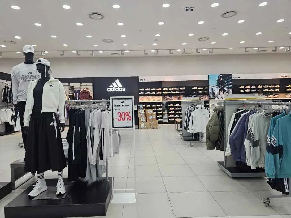 Adidas – MODA Outlet Incheon Branch [Tax Refund Shop]  (아디다스 모다아울렛 인천점)(아디다스 모다아울렛 인천점)