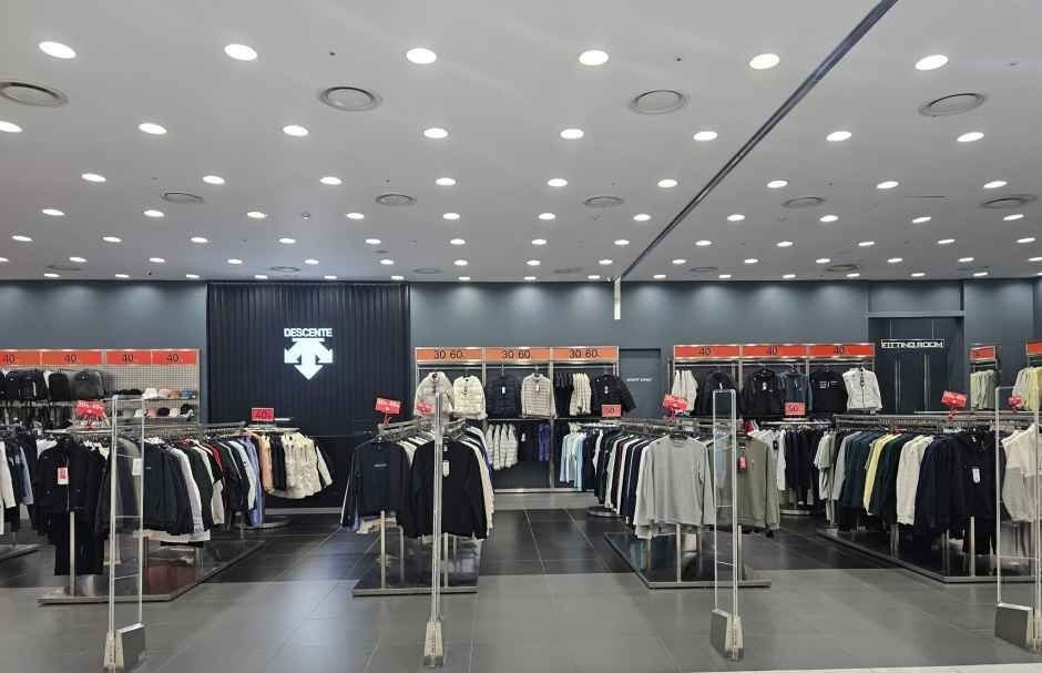 Descente – MODA Outlet Incheon Branch [Tax Refund Shop]  (데상트 모다아울렛 인천점)(데상트 모다아울렛 인천점)