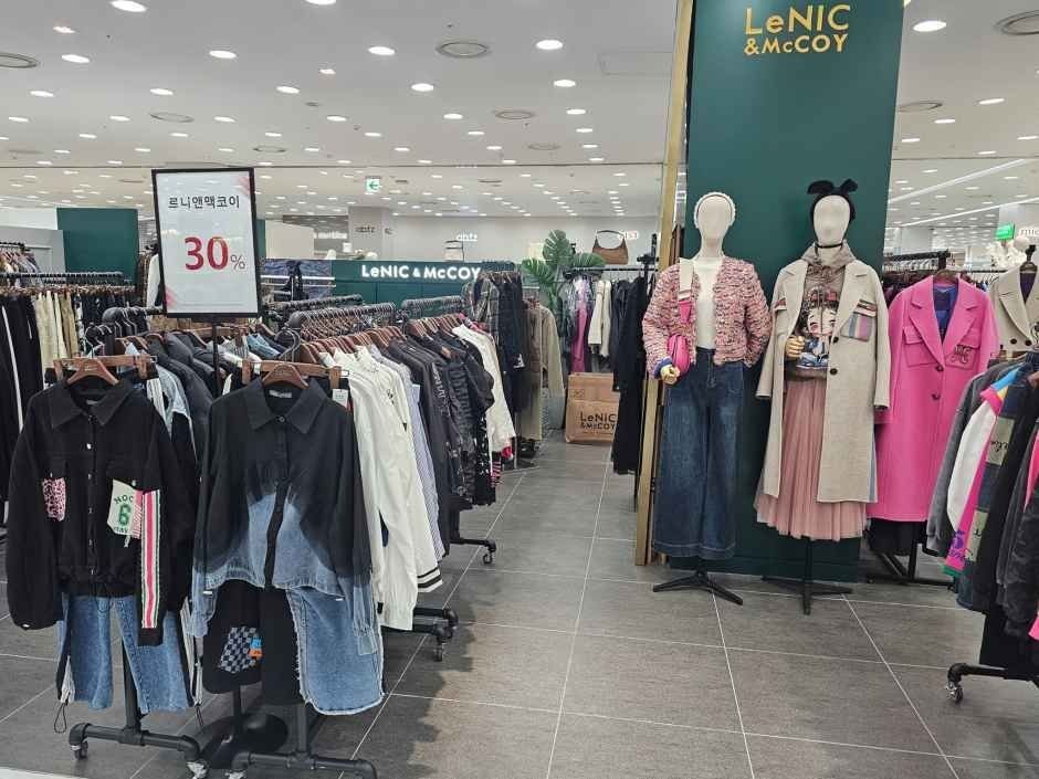 LENIC&MCCOY – MODA Outlet Incheon Branch [Tax Refund Shop]  (르느앤맥코이 모다아울렛 인천점)(르니앤맥코이 모다아울렛 인천점)
