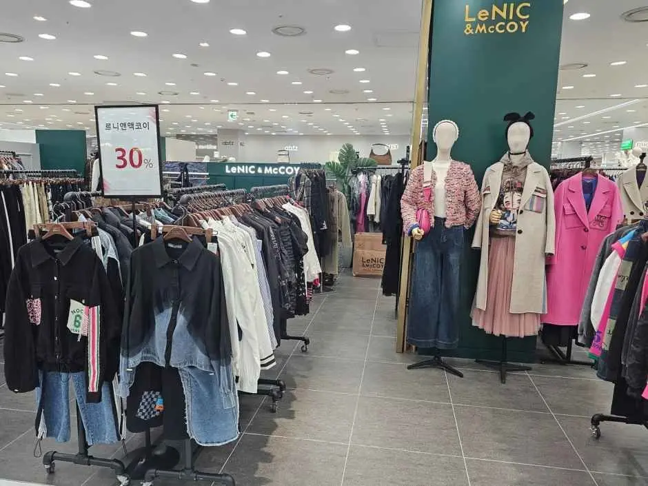 LENIC&MCCOY – MODA Outlet Incheon Branch [Tax Refund Shop]  (르느앤맥코이 모다아울렛 인천점)(르니앤맥코이 모다아울렛 인천점)