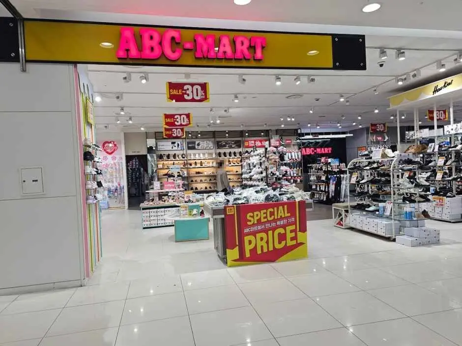 ABC-Mart ST MODA Outlet Incheon Branch [Tax Refund Shop](ABC마트 ST 모다아울렛 인천점)