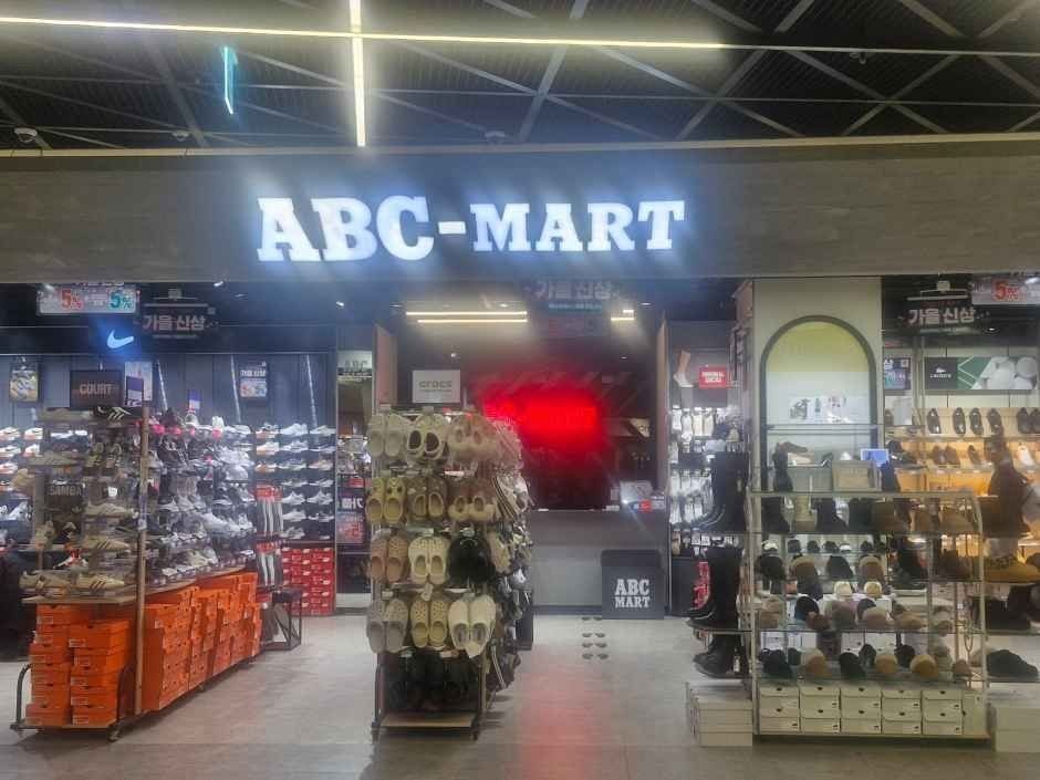 ABC-Mart ST Shinsegae Simon Premium Outlet Siheung Branch [Tax Refund Shop](ABC마트 ST 신세계사이먼프리미엄아울렛 시흥점)
