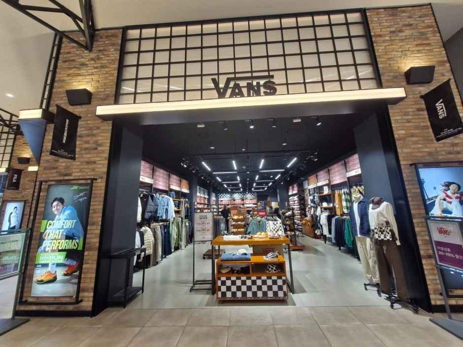 Vans – Shinsegae Simon Premium Outlet Siheung Branch [Tax Refund Shop] (반스 신세계사이먼프리미엄아울렛 시흥점)