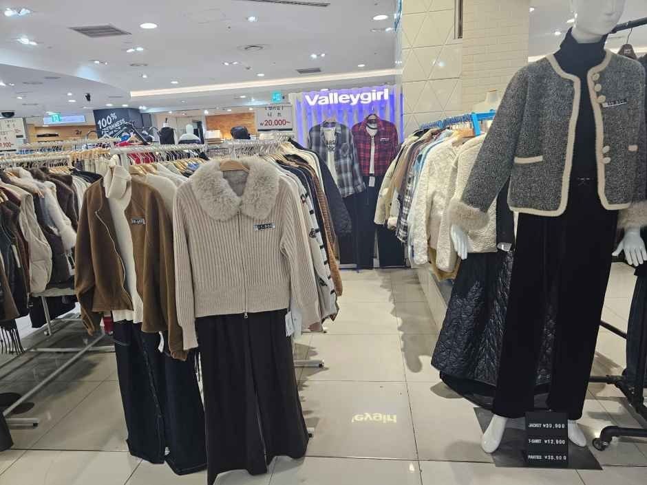 Valleygirl – MODA Outlet Bupyeong Branch [Tax Refund Shop](밸리걸 모다아울렛 부평점)