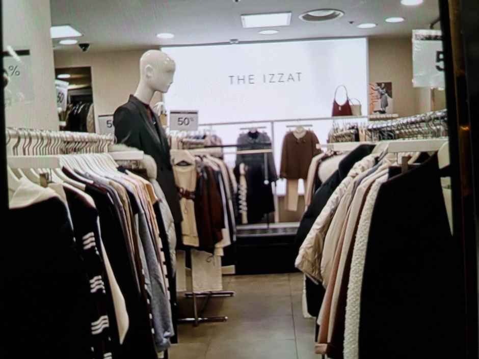 The Izzat  – Newcore Outlets – Pyeongchon Branch [Tax Refund Shop](더아이잗 뉴코아아울렛 평촌점)