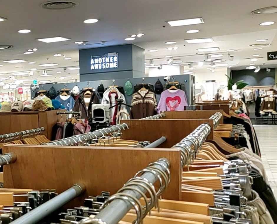 Another Awesome – Newcore Outlets – Pyeongchon Branch [Tax Refund Shop](어나더어썸 뉴코아아울렛 평촌점)