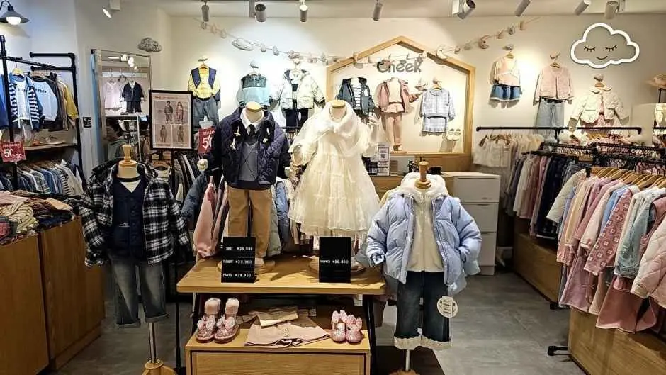 Cheek – Newcore Outlets Pyeongchon Branch [Tax Refund Shop](치크 뉴코아아울렛 평촌점)