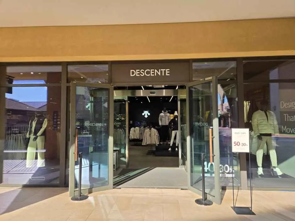 Descente – Lotte Premium Outlets Giheung Branch [Tax Refund Shop](데상트 롯데프리미엄아울렛 기흥점)