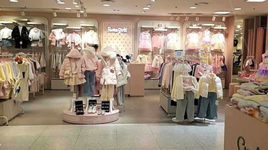 Roem Girls – Newcore Outlets Pyeongchon Branch [Tax Refund Shop](로엠걸즈 뉴코아아울렛 평촌점)