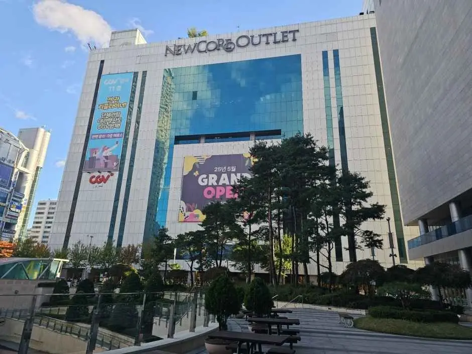 Newcore Outlets – Pyeongchon Branch [Tax Refund Shop](뉴코아아울렛 평촌점)