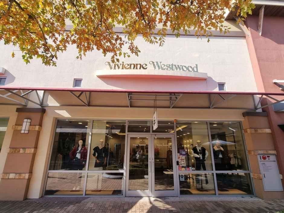 Vivienne Westwood Shinsegae Simon Premium Outlets Yeoju Branch [Tax Refund Shop](비비안웨스트우드 신세계사이먼프리미엄아울렛 여주점)