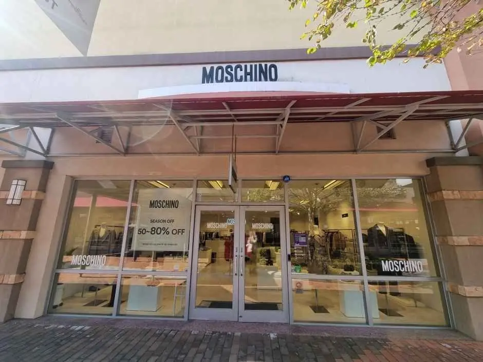 Moschino – Shinsegae Simon Premium Outlets Yeoju Branch [Tax Refund Shop](모스키노 신세계사이먼프리미엄아울렛 여주점)
