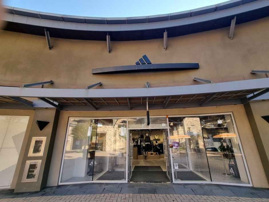 ADIDAS – Shinsegae Simon Premium Outlets Yeoju Branch [Tax Refund Shop] (아디다스 신세계사이먼프리미엄아울렛 여주점)