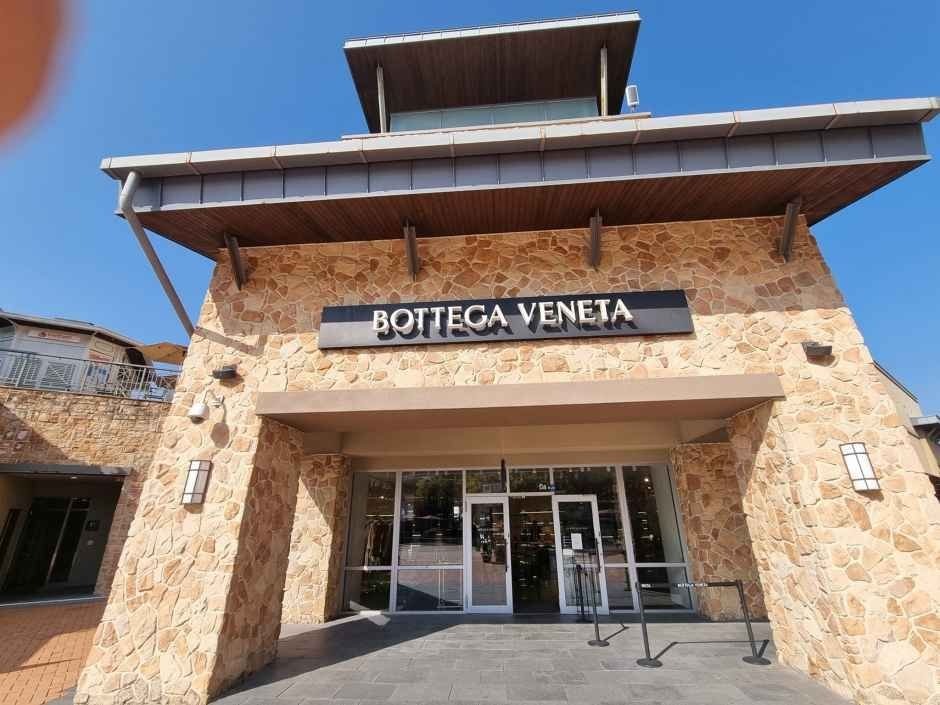 Bottega Veneta – Shinsegae Simon Premium Outlets Yeoju Branch [Tax Refund Shop](보테가베네타 신세계사이먼프리미엄아울렛 여주점)