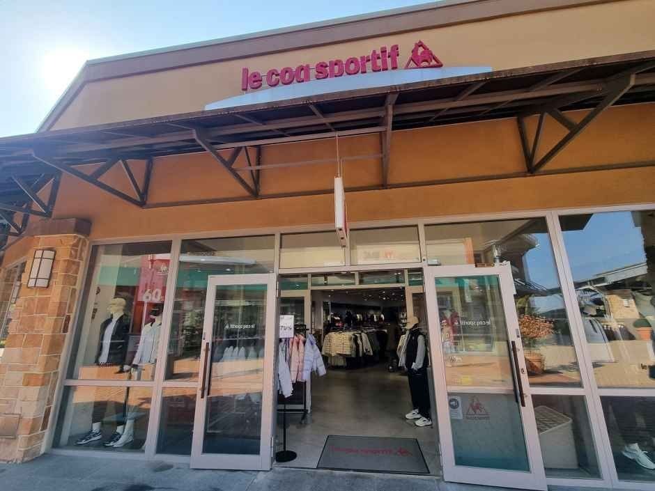 Le Coq Sportif Shinsegae Simon Premium Outlets Yeoju Branch [Tax Refund Shop](르꼬끄스포르티브 신세계사이먼프리미엄아울렛 여주점)
