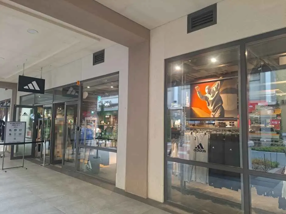 Adidas – Shinsegae Simon Premium Outlets Paju Branch [Tax Refund Shop](아디다스 신세계사이먼프리미엄아울렛 파주점)
