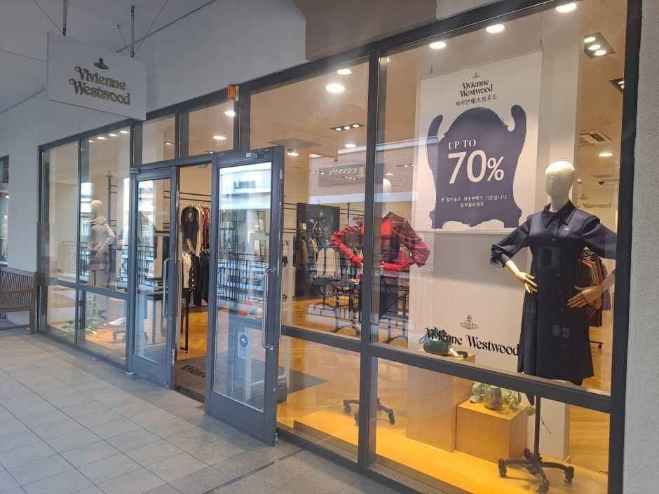 Vivienne Westwood – Shinsegae Simon Premium Outlets Paju Branch [Tax Refund Shop](비비안웨스트우드 신세계사이먼프리미엄아울렛 파주점)
