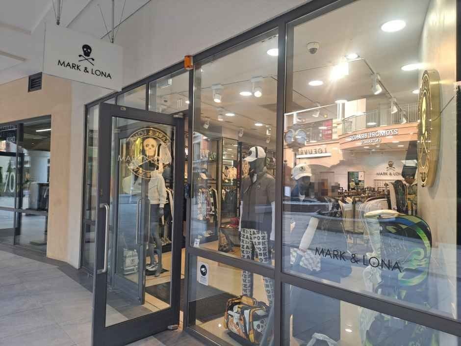 Mark & Lona – Shinsegae Simon Premium Outlets Paju Branch [Tax Refund Shop](마크앤로나 신세계사이먼프리미엄아울렛 파주점)