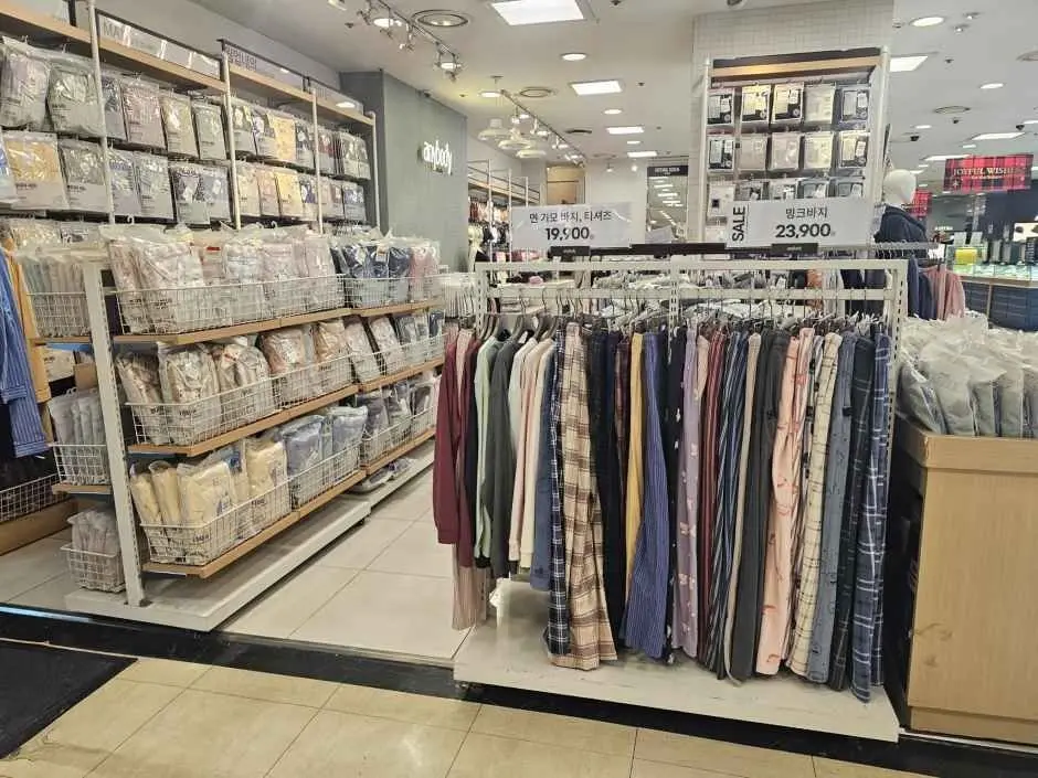 ANYBODY – Newcore Outlet Sanbon Branch [Tax Refund Shop](애니바디 뉴코아아울렛 산본점)