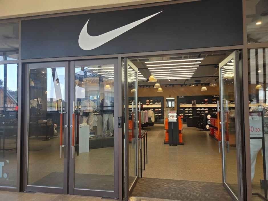 Nike – Lotte Outlets Buyeo Branch [Tax Refund Shop](나이키 롯데아울렛 부여점)