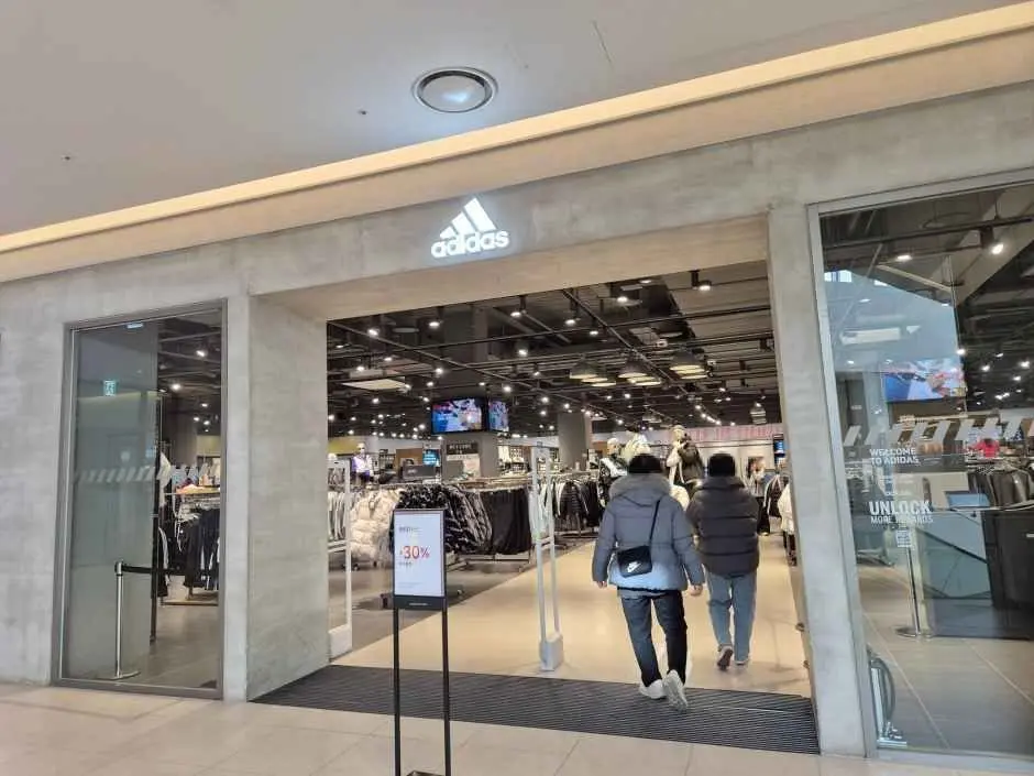 Adidas – Hyundai Premium Outlets Daejeon Branch [Tax Refund Shop] (아디다스 현대프리미엄아울렛 대전점)