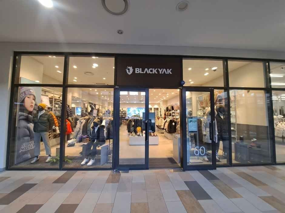 Black Yak – LOTTE Premium Outlets Paju Branch [Tax Refund Shop](블랙야크 롯데프리미엄아울렛 파주점)