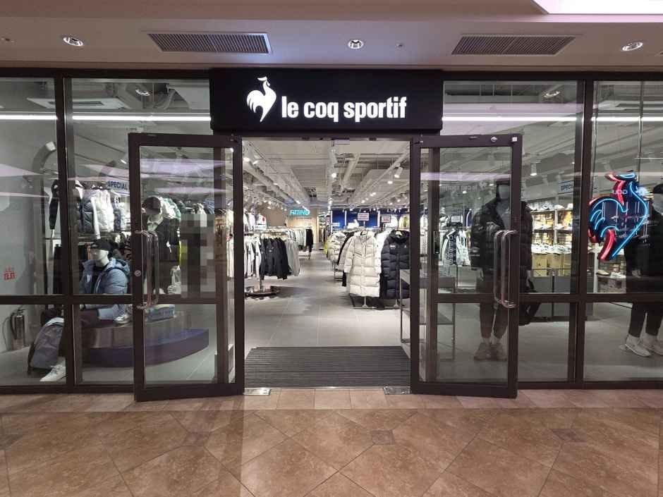 Le Coq Sportif Shinsegae Simon Premium Outlets Paju Branch [Tax Refund Shop](르꼬끄스포르티브 신세계사이먼프리미엄아울렛 파주점)