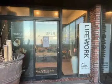 Life Work – Shinsegae Simon Premium Outlet Jeju Branch [Tax Refund Shop] (라이프워크 신세계사이먼프리미엄 아울렛 제주점)