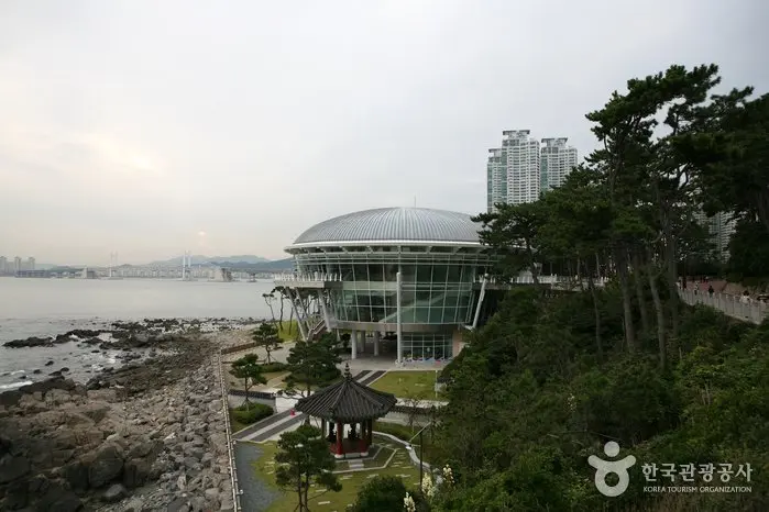 Dongbaekseom Island (동백공원)